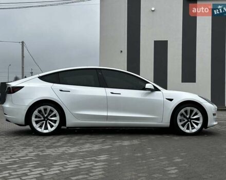 Белый Тесла Модель 3, объемом двигателя 0 л и пробегом 35 тыс. км за 24699 $, фото 16 на Automoto.ua