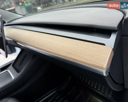 Белый Тесла Модель 3, объемом двигателя 0 л и пробегом 85 тыс. км за 21999 $, фото 24 на Automoto.ua