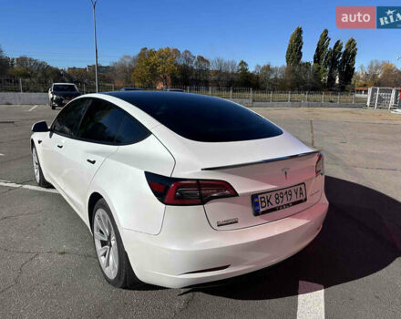 Белый Тесла Модель 3, объемом двигателя 0 л и пробегом 68 тыс. км за 22500 $, фото 1 на Automoto.ua