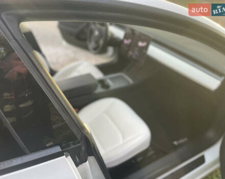 Белый Тесла Модель 3, объемом двигателя 0 л и пробегом 77 тыс. км за 19000 $, фото 15 на Automoto.ua