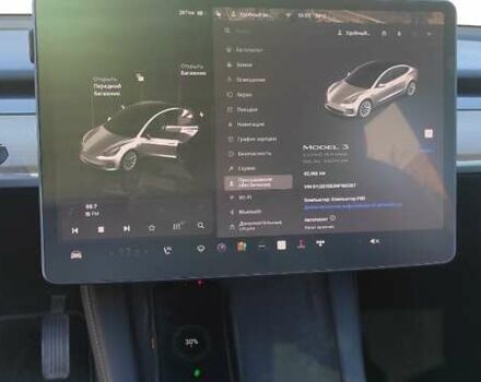 Тесла Модель 3 2022 в Чернигове на Automoto.ua Белый Тесла Модель 3, объемом двигателя 0 л и пробегом 62 тыс. км за 26000 $, фото 23 на Automoto.ua