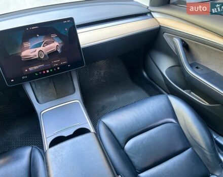 Білий Тесла Модель 3, об'ємом двигуна 0 л та пробігом 111 тис. км за 20700 $, фото 15 на Automoto.ua
