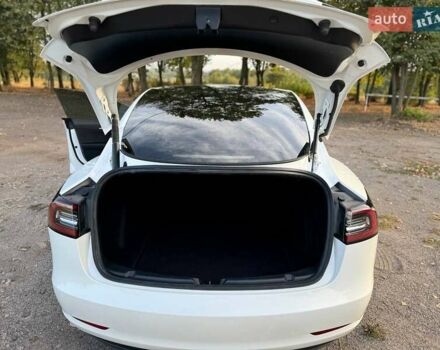 Білий Тесла Модель 3, об'ємом двигуна 0 л та пробігом 52 тис. км за 22000 $, фото 18 на Automoto.ua