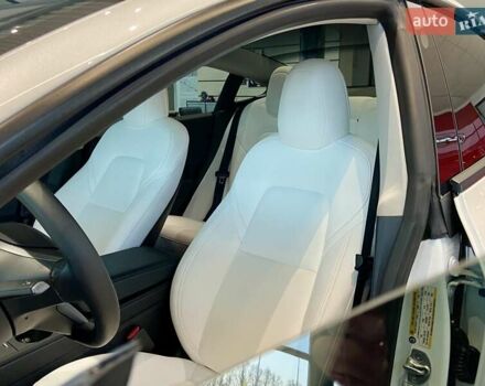 Белый Тесла Модель 3, объемом двигателя 0 л и пробегом 18 тыс. км за 28999 $, фото 18 на Automoto.ua