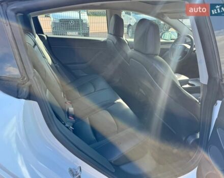 Білий Тесла Модель 3, об'ємом двигуна 0 л та пробігом 28 тис. км за 19900 $, фото 26 на Automoto.ua