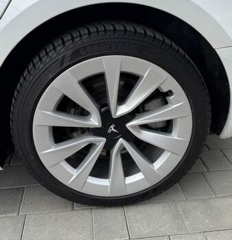 Белый Тесла Модель 3, объемом двигателя 0 л и пробегом 130 тыс. км за 18499 $, фото 32 на Automoto.ua