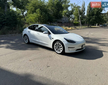 Білий Тесла Модель 3, об'ємом двигуна 0 л та пробігом 73 тис. км за 20600 $, фото 4 на Automoto.ua