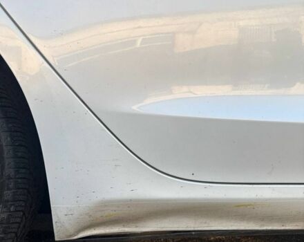 Білий Тесла Модель 3, об'ємом двигуна 0 л та пробігом 95 тис. км за 16800 $, фото 17 на Automoto.ua