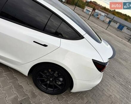 Белый Тесла Модель 3, объемом двигателя 0 л и пробегом 70 тыс. км за 22999 $, фото 13 на Automoto.ua