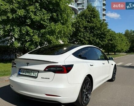Белый Тесла Модель 3, объемом двигателя 0 л и пробегом 21 тыс. км за 26645 $, фото 4 на Automoto.ua