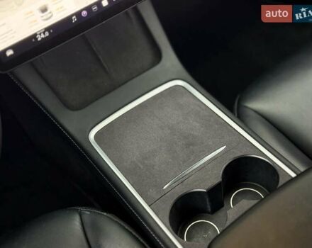 Білий Тесла Модель 3, об'ємом двигуна 0 л та пробігом 117 тис. км за 20999 $, фото 24 на Automoto.ua