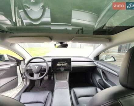 Білий Тесла Модель 3, об'ємом двигуна 0 л та пробігом 117 тис. км за 18900 $, фото 11 на Automoto.ua