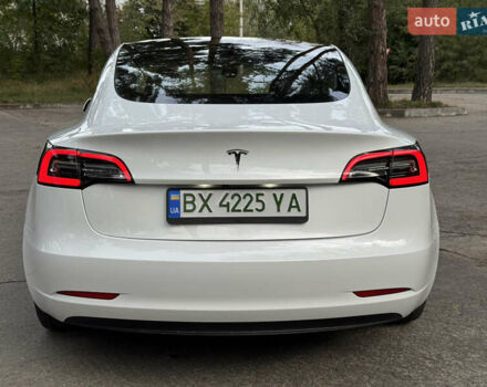 Белый Тесла Модель 3, объемом двигателя 0 л и пробегом 75 тыс. км за 19500 $, фото 8 на Automoto.ua