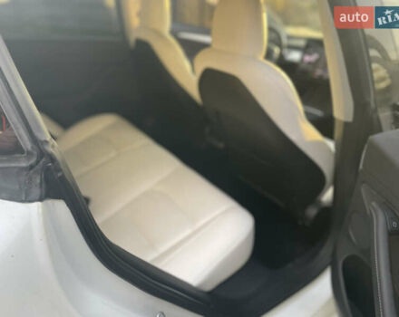 Белый Тесла Модель 3, объемом двигателя 0 л и пробегом 77 тыс. км за 19000 $, фото 13 на Automoto.ua