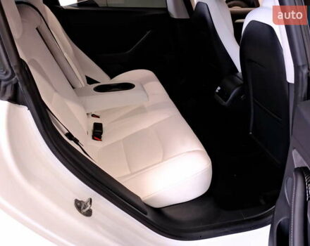 Білий Тесла Модель 3, об'ємом двигуна 0 л та пробігом 60 тис. км за 22900 $, фото 34 на Automoto.ua