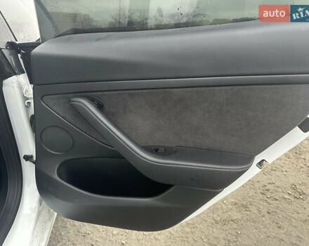 Белый Тесла Модель 3, объемом двигателя 0 л и пробегом 59 тыс. км за 22000 $, фото 17 на Automoto.ua