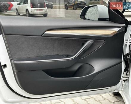 Белый Тесла Модель 3, объемом двигателя 0 л и пробегом 35 тыс. км за 24699 $, фото 22 на Automoto.ua