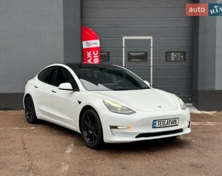 Білий Тесла Модель 3, об'ємом двигуна 0 л та пробігом 117 тис. км за 20999 $, фото 11 на Automoto.ua