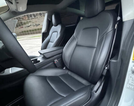 Белый Тесла Модель 3, объемом двигателя 0 л и пробегом 85 тыс. км за 21999 $, фото 21 на Automoto.ua