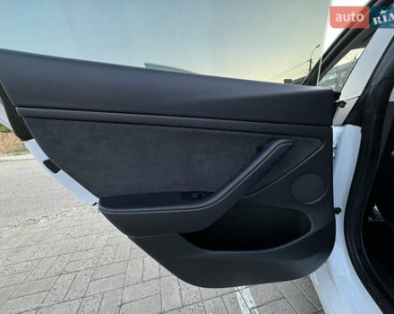 Белый Тесла Модель 3, объемом двигателя 0 л и пробегом 114 тыс. км за 18500 $, фото 8 на Automoto.ua