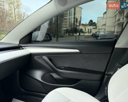 Белый Тесла Модель 3, объемом двигателя 0 л и пробегом 60 тыс. км за 22900 $, фото 35 на Automoto.ua