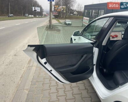 Белый Тесла Модель 3, объемом двигателя 0 л и пробегом 95 тыс. км за 22500 $, фото 22 на Automoto.ua