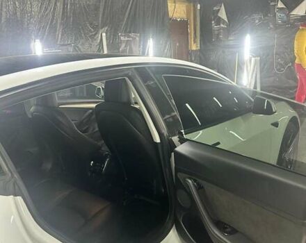 Белый Тесла Модель 3, объемом двигателя 0 л и пробегом 125 тыс. км за 22000 $, фото 15 на Automoto.ua