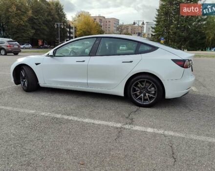 Белый Тесла Модель 3, объемом двигателя 0 л и пробегом 180 тыс. км за 20200 $, фото 5 на Automoto.ua