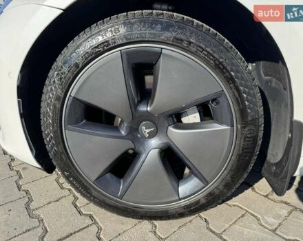 Белый Тесла Модель 3, объемом двигателя 0 л и пробегом 56 тыс. км за 20877 $, фото 3 на Automoto.ua