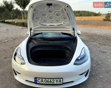 Білий Тесла Модель 3, об'ємом двигуна 0 л та пробігом 52 тис. км за 22000 $, фото 19 на Automoto.ua