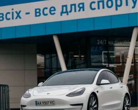 Білий Тесла Модель 3, об'ємом двигуна 0 л та пробігом 28 тис. км за 20900 $, фото 2 на Automoto.ua