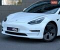 Білий Тесла Модель 3, об'ємом двигуна 0 л та пробігом 90 тис. км за 19900 $, фото 2 на Automoto.ua