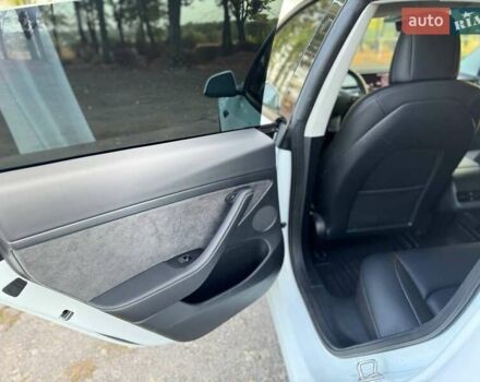 Білий Тесла Модель 3, об'ємом двигуна 0 л та пробігом 52 тис. км за 22000 $, фото 11 на Automoto.ua