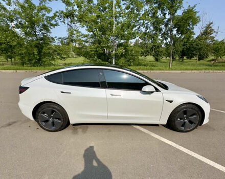 Белый Тесла Модель 3, объемом двигателя 0 л и пробегом 65 тыс. км за 22000 $, фото 5 на Automoto.ua