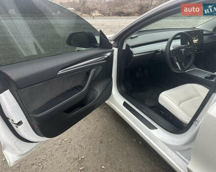 Белый Тесла Модель 3, объемом двигателя 0 л и пробегом 59 тыс. км за 22000 $, фото 10 на Automoto.ua