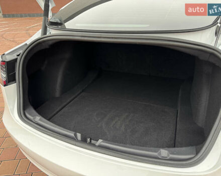 Белый Тесла Модель 3, объемом двигателя 0 л и пробегом 31 тыс. км за 20900 $, фото 23 на Automoto.ua