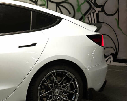 Білий Тесла Модель 3, об'ємом двигуна 0 л та пробігом 74 тис. км за 21800 $, фото 23 на Automoto.ua