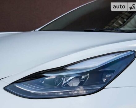 Білий Тесла Модель 3, об'ємом двигуна 0 л та пробігом 8 тис. км за 23900 $, фото 65 на Automoto.ua