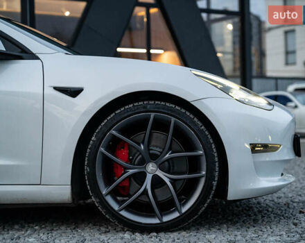 Белый Тесла Модель 3, объемом двигателя 0 л и пробегом 53 тыс. км за 27500 $, фото 13 на Automoto.ua