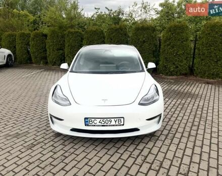 Білий Тесла Модель 3, об'ємом двигуна 0 л та пробігом 33 тис. км за 20310 $, фото 1 на Automoto.ua