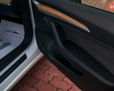 Белый Тесла Модель 3, объемом двигателя 0 л и пробегом 5 тыс. км за 27500 $, фото 44 на Automoto.ua