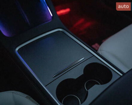 Белый Тесла Модель 3, объемом двигателя 0 л и пробегом 53 тыс. км за 27500 $, фото 26 на Automoto.ua