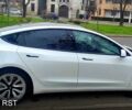 Білий Тесла Модель 3, об'ємом двигуна 0 л та пробігом 49 тис. км за 20000 $, фото 3 на Automoto.ua