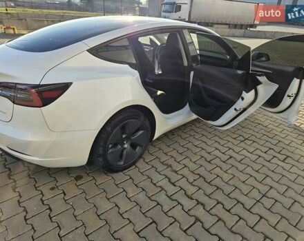 Білий Тесла Модель 3, об'ємом двигуна 0 л та пробігом 21 тис. км за 26900 $, фото 6 на Automoto.ua