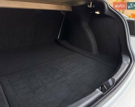 Белый Тесла Модель 3, объемом двигателя 0 л и пробегом 48 тыс. км за 23000 $, фото 38 на Automoto.ua