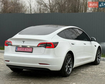 Білий Тесла Модель 3, об'ємом двигуна 0 л та пробігом 70 тис. км за 19999 $, фото 26 на Automoto.ua