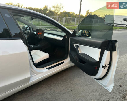 Белый Тесла Модель 3, объемом двигателя 0 л и пробегом 18 тыс. км за 22800 $, фото 13 на Automoto.ua