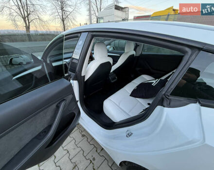 Білий Тесла Модель 3, об'ємом двигуна 0 л та пробігом 42 тис. км за 25500 $, фото 12 на Automoto.ua