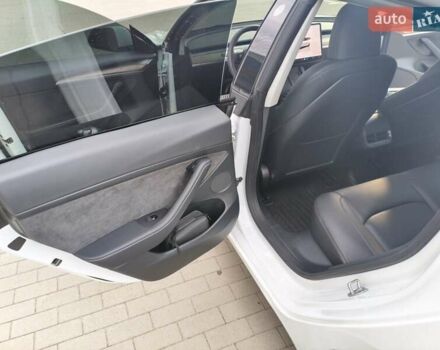 Белый Тесла Модель 3, объемом двигателя 0 л и пробегом 46 тыс. км за 24300 $, фото 13 на Automoto.ua