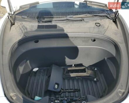 Білий Тесла Модель 3, об'ємом двигуна 0 л та пробігом 122 тис. км за 4600 $, фото 9 на Automoto.ua